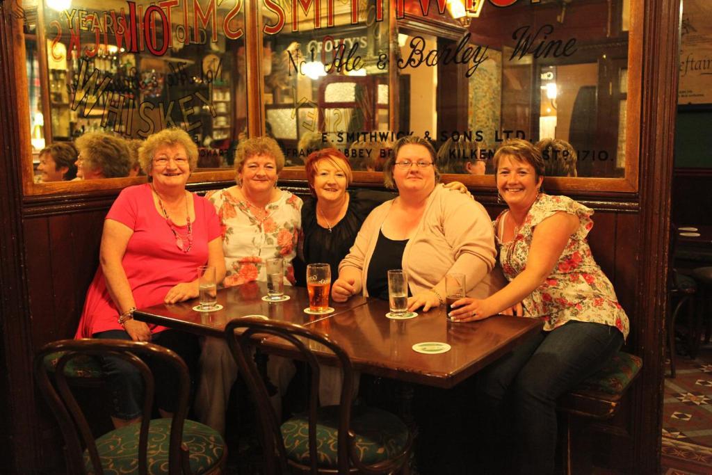 Crotty'S Pub & Accommodation Kilrush Extérieur photo