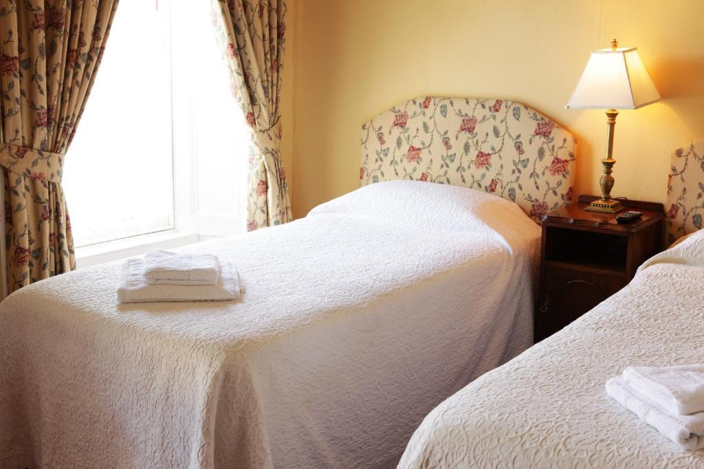 Crotty'S Pub & Accommodation Kilrush Chambre photo