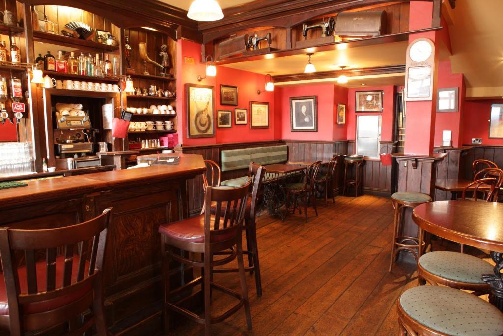 Crotty'S Pub & Accommodation Kilrush Extérieur photo